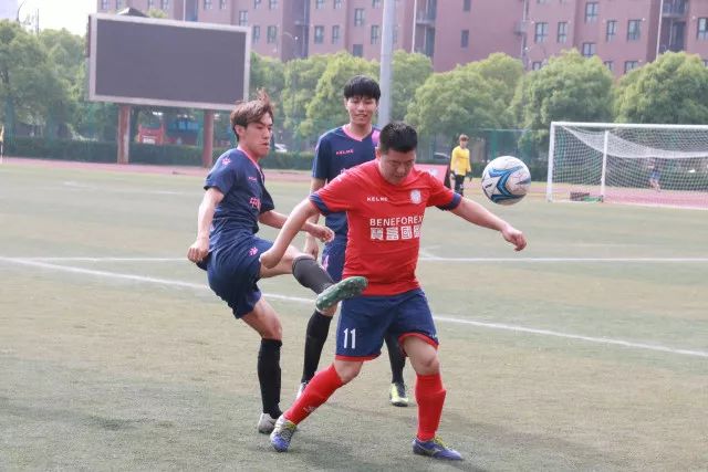 周鸿祎在攀岩中摔伤，傅盛的朋友圈引发关注